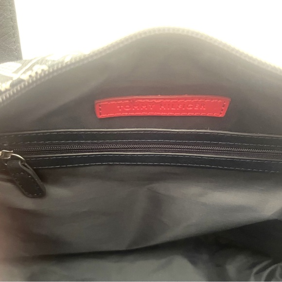Tommy Hilfiger Satchel – Iconic Style & Practical Design - Picture 8 of 12